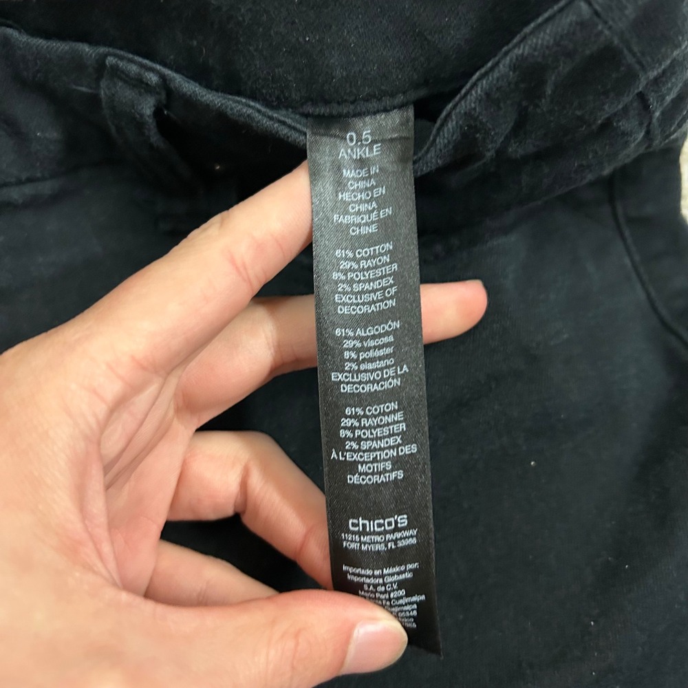 Chico's So Slimming Girlfriend Ankle Jeans 0.5 6R Black Stretch Denim 25" Inseam - Picture 8 of 9